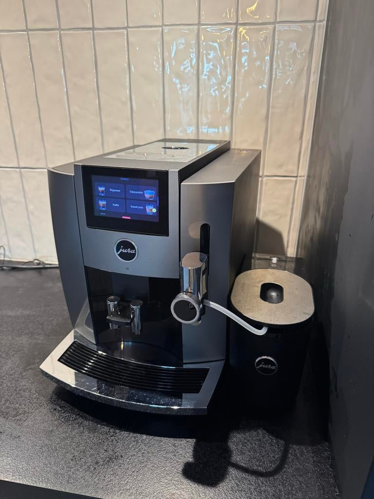 Jura S8 volautomatische koffiemachine - Zo goed als nieuw, Witgoed en Apparatuur, Afneembaar waterreservoir, 10 kopjes of meer