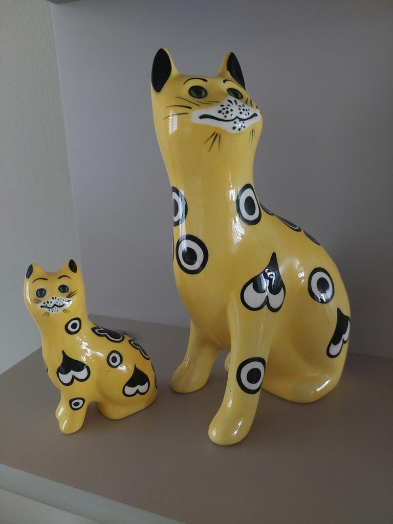 grote en kleine kat van G.hill pottery, Ophalen of Verzenden, 10 cm of meer, Geel, Overige materialen