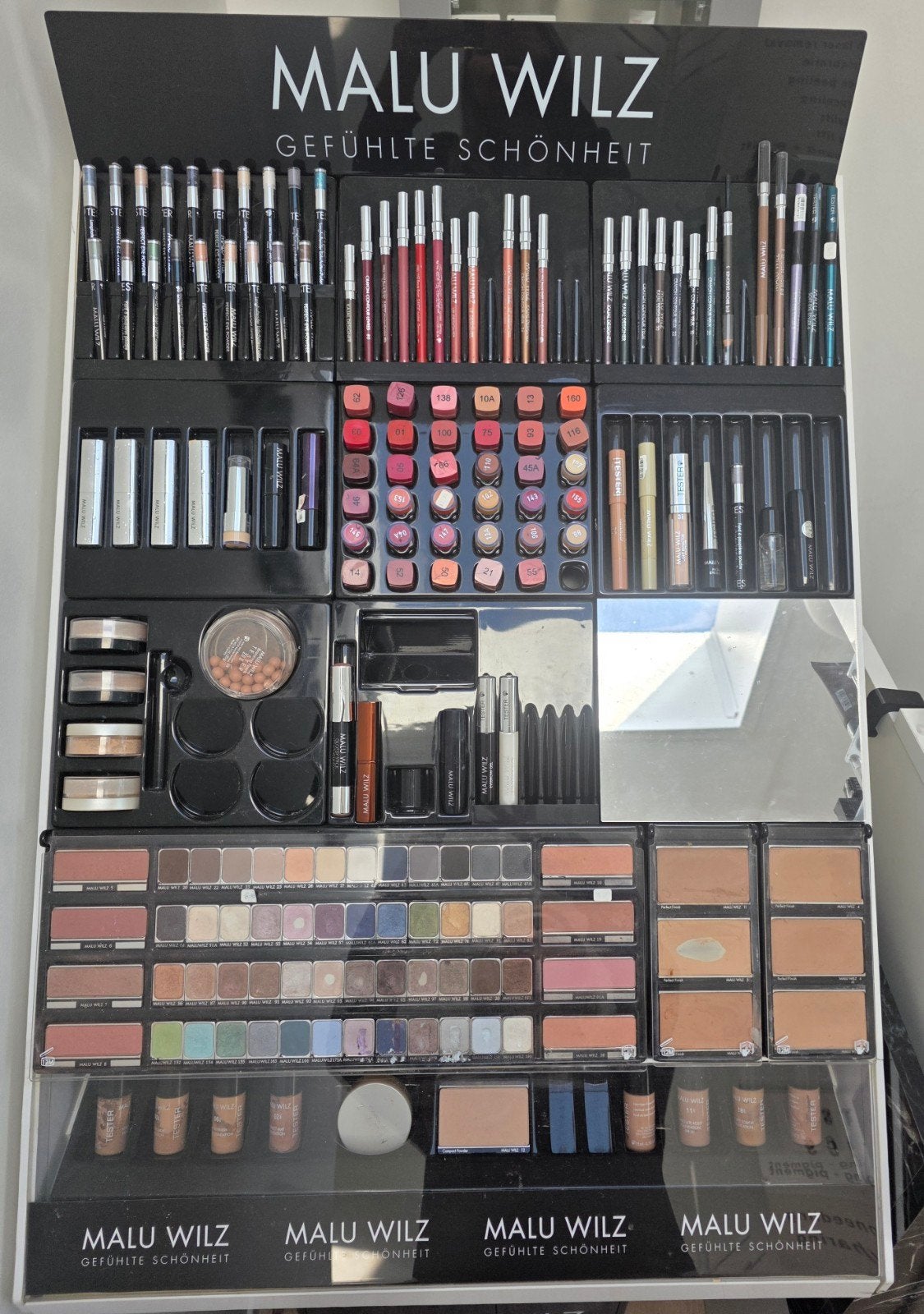 Malu Wilz Make-up Display met Diverse Cosmetica, Ophalen, Gehele gezicht
