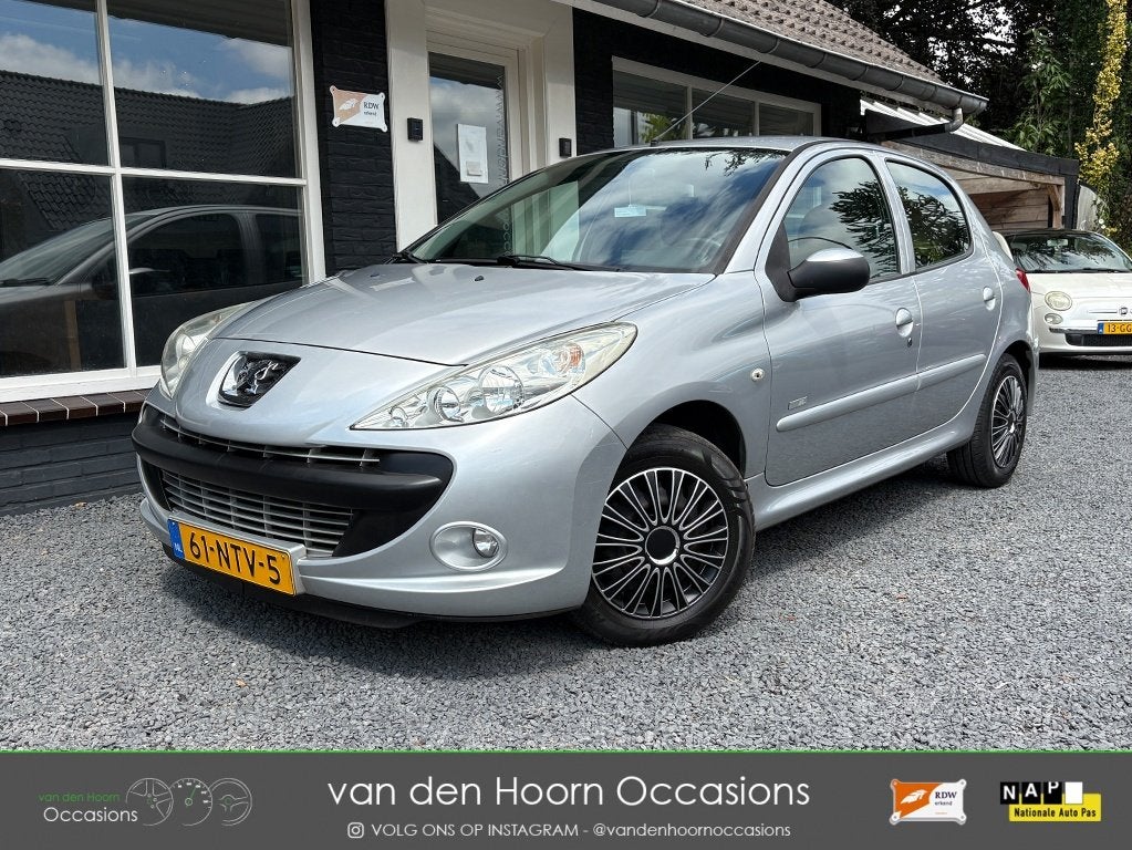 Peugeot 206+ 1.4 Millesim 200 - AIRCO | 5DRS | NAP | 96000KM, 504 kg, 31 €/maand, 4 cilinders, Origineel Nederlands