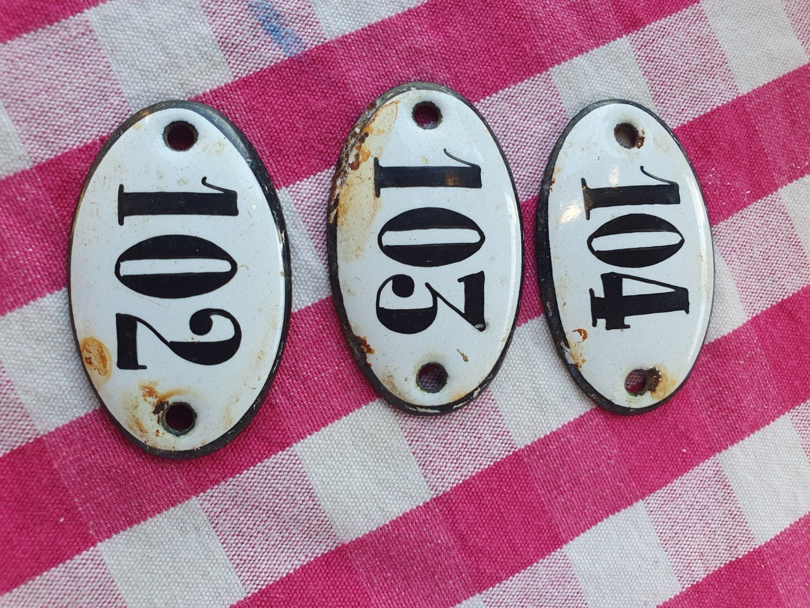 Set van 3 geëmailleerde huisnummers 102, 103, 104, Ophalen of Verzenden