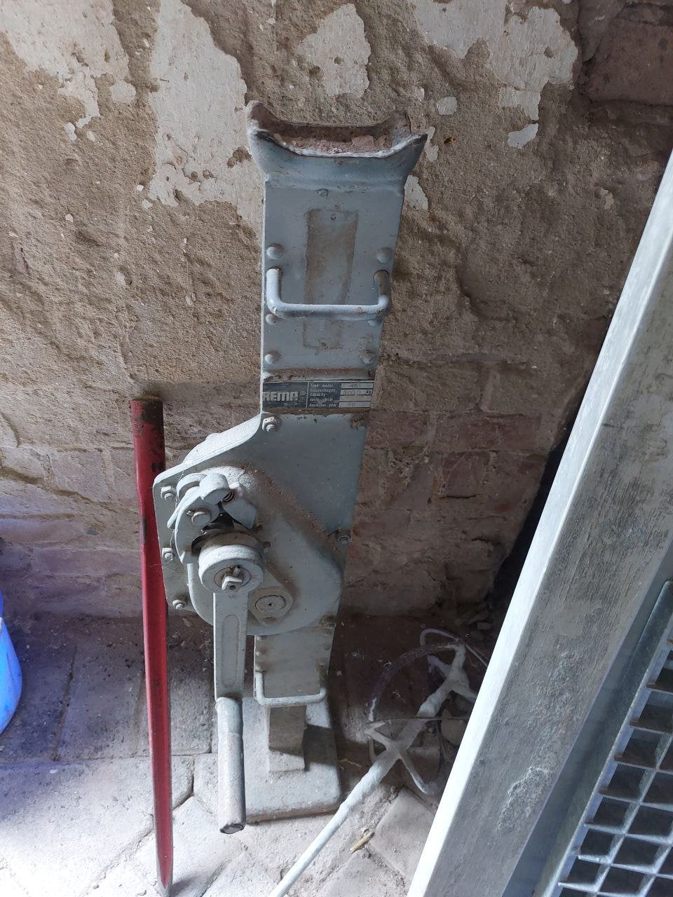 Dommekracht 5 ton, Ophalen