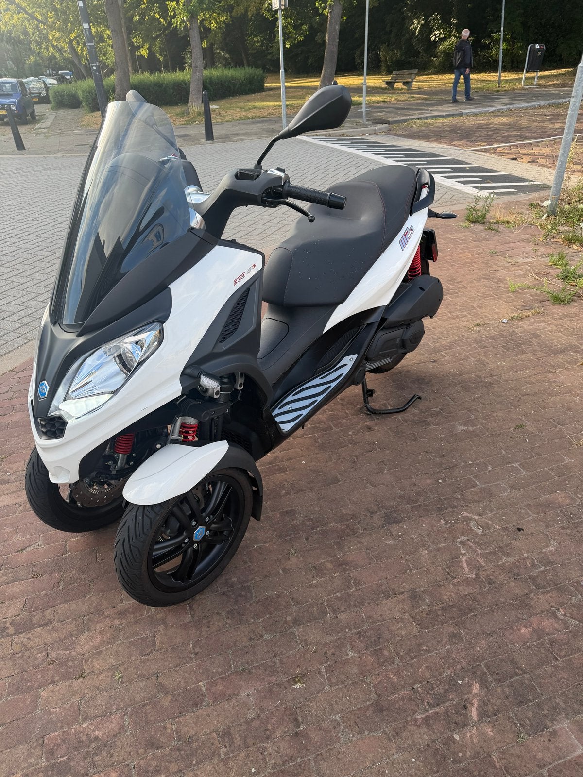 Piaggio MP3 300 HPE Sport - Zo goed als nieuw! 1042 KM, Fietsen en Brommers, Scooters | Piaggio, Ophalen, Zo goed als nieuw, Benzine