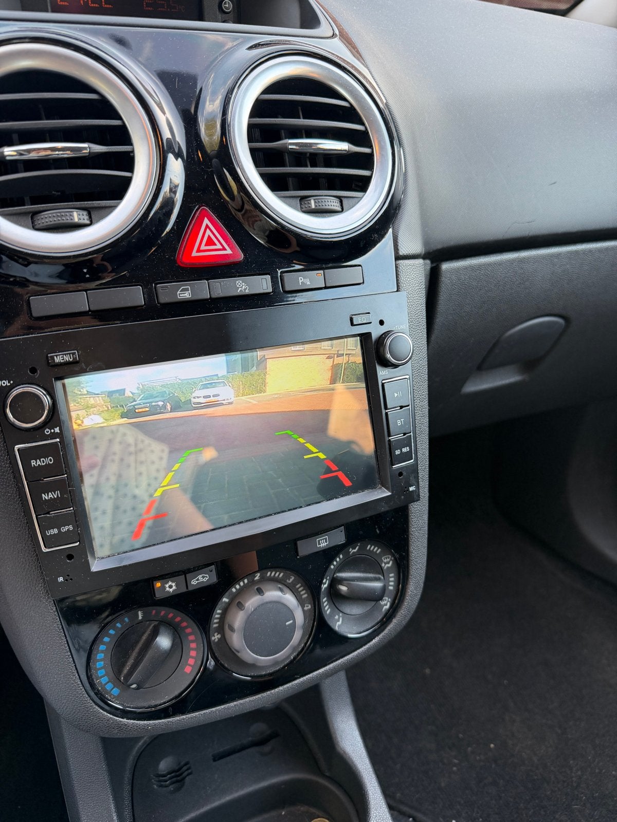 Foto 4 van Opel Corsa 1.2 16V 3D Easytronic 2008 Zwart MET CAMERA!
