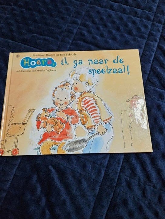 Marianne Busser - Hoera, ik ga naar de speelzaal!, Ophalen of Verzenden, Zo goed als nieuw, Marianne Busser; Ron Schröder, Fictie algemeen