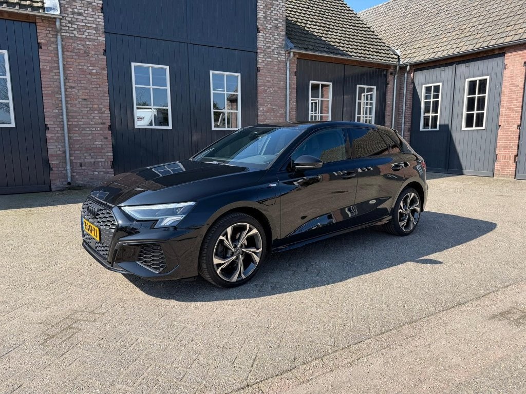Audi A3 Sportback 40 TFSI Adv. Sport 3x S-line Full Option, Zwart, 4 cilinders, Leder en Stof, Zwart