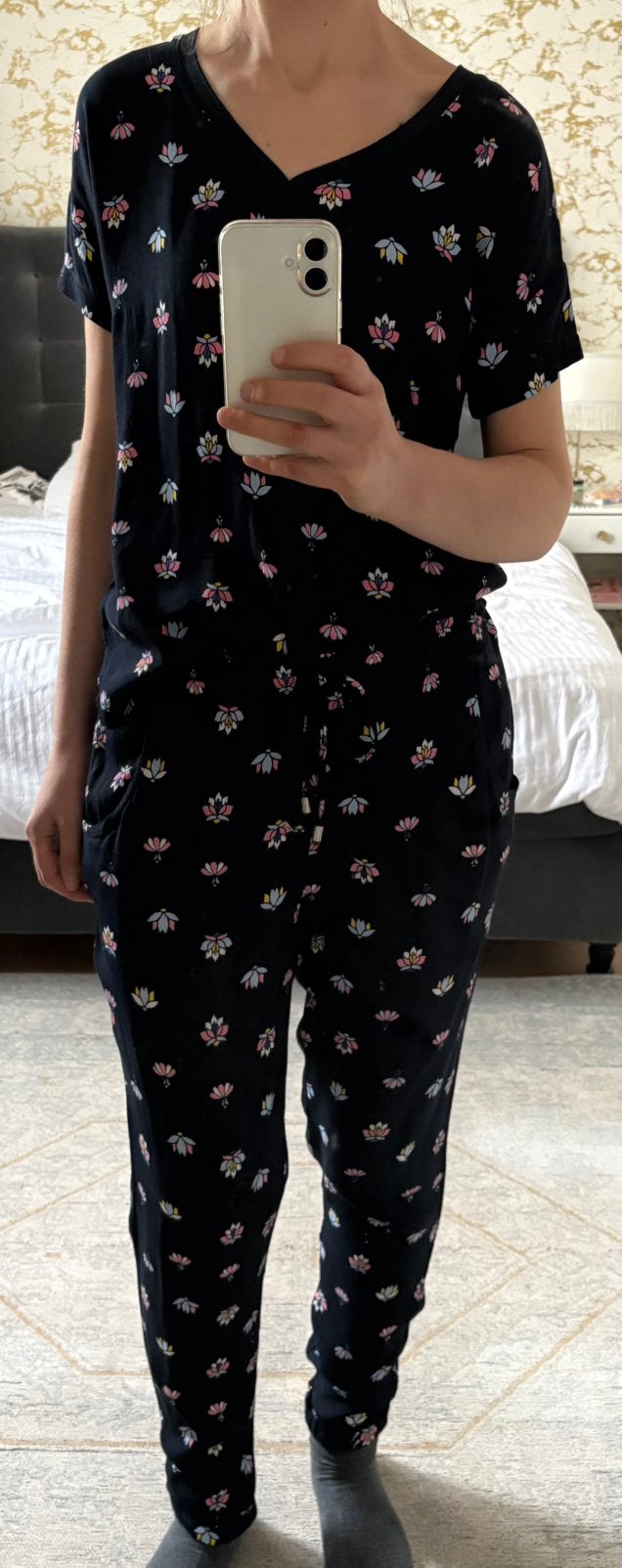 Donkerblauwe broek +shirt met Lotus bloemen Mt S, valt als M, Kleding | Dames, Jumpsuits, Ophalen of Verzenden, Zo goed als nieuw