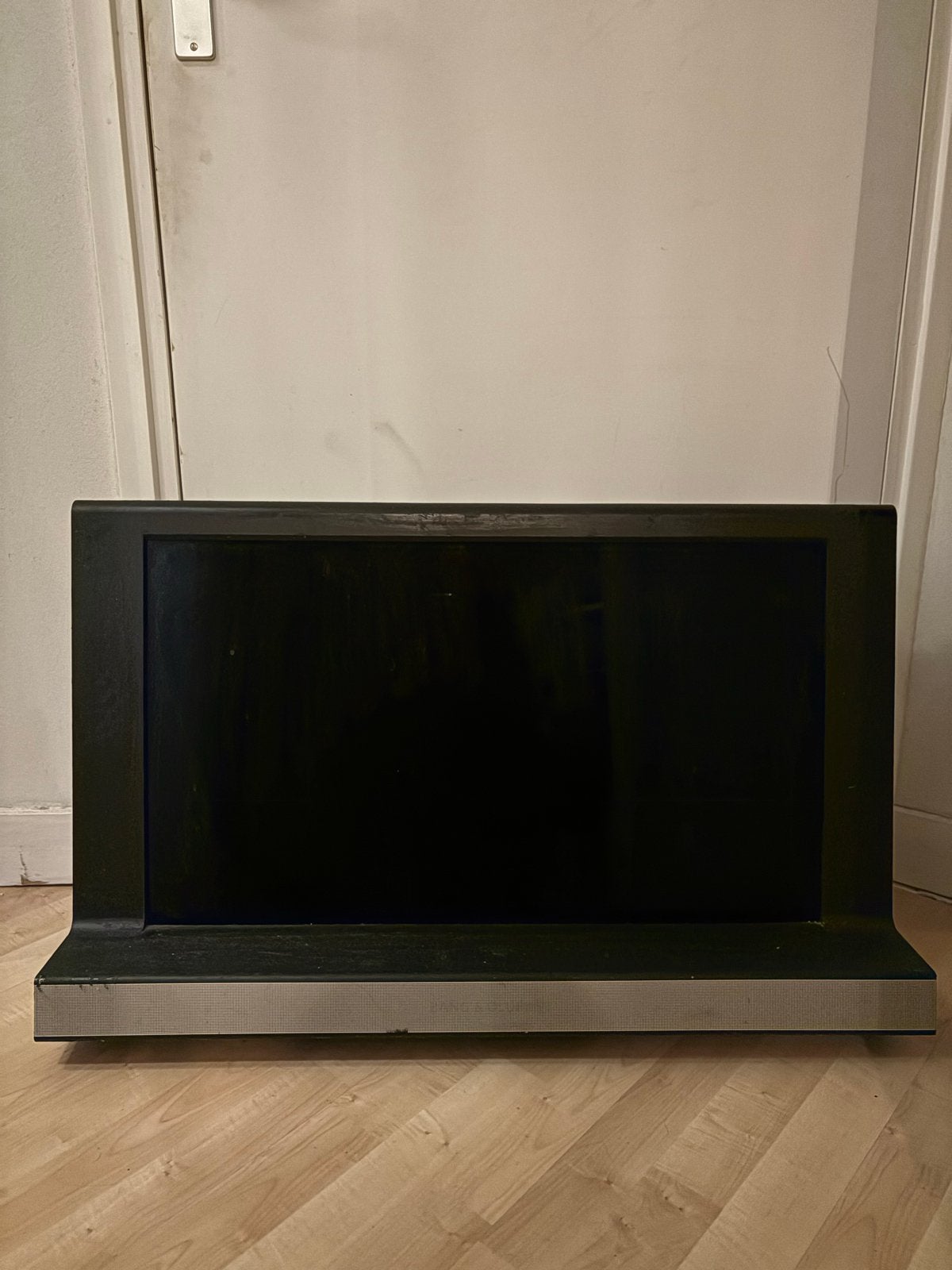 Bang & Olufsen BeoVision 8-32 LCD TV met afstandsbediening, Gebruikt, 50 Hz, 80 tot 100 cm, Ophalen