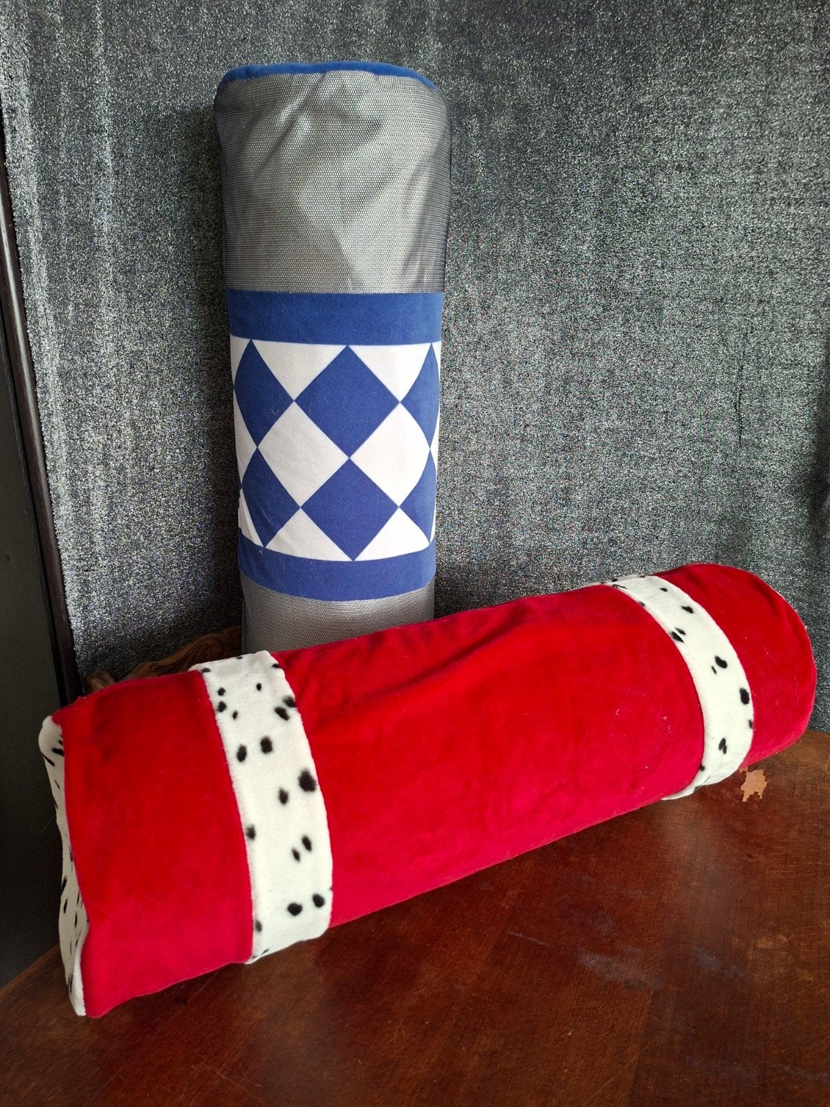 Nekrol kussens - Rood met bont en blauw geruit, Huis en Inrichting, Woonaccessoires | Kussens, Ophalen of Verzenden, Gebruikt