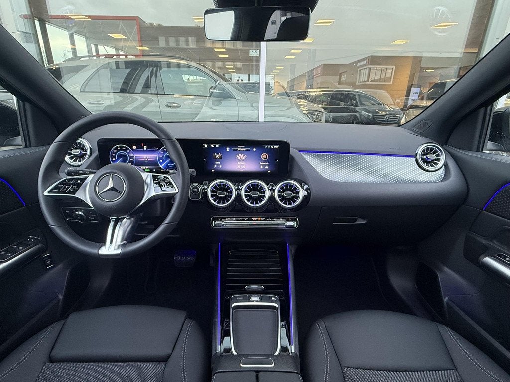 Mercedes-Benz EQA 250+ Business Solution Panorama dak | Trek, Auto's, Mercedes-Benz, Gebruikt, Zwart, 445 min, Leder en Stof