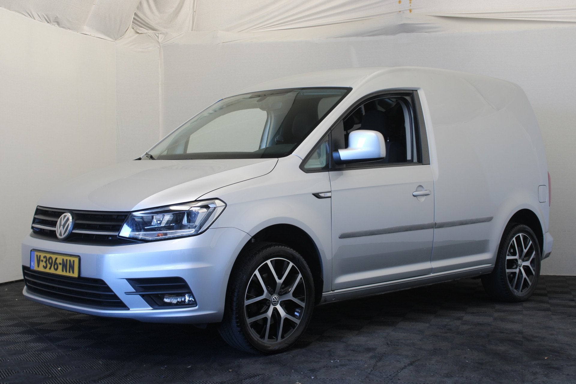 Volkswagen Caddy 2.0 TDI L1H1 BMT Highline (bj 2018), Auto's, Bestelauto's, 1442 kg, Stof, Gebruikt, 4 cilinders