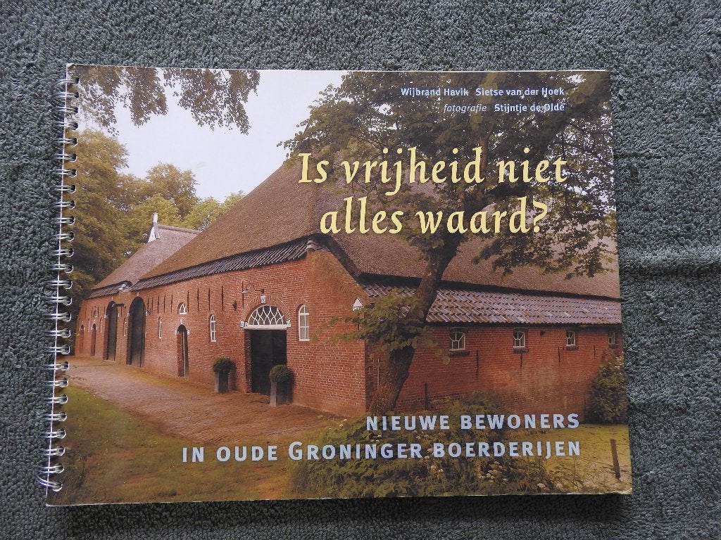 Nieuwe bewoners in oude Groninger Boerderijen, Ophalen of Verzenden, Zo goed als nieuw