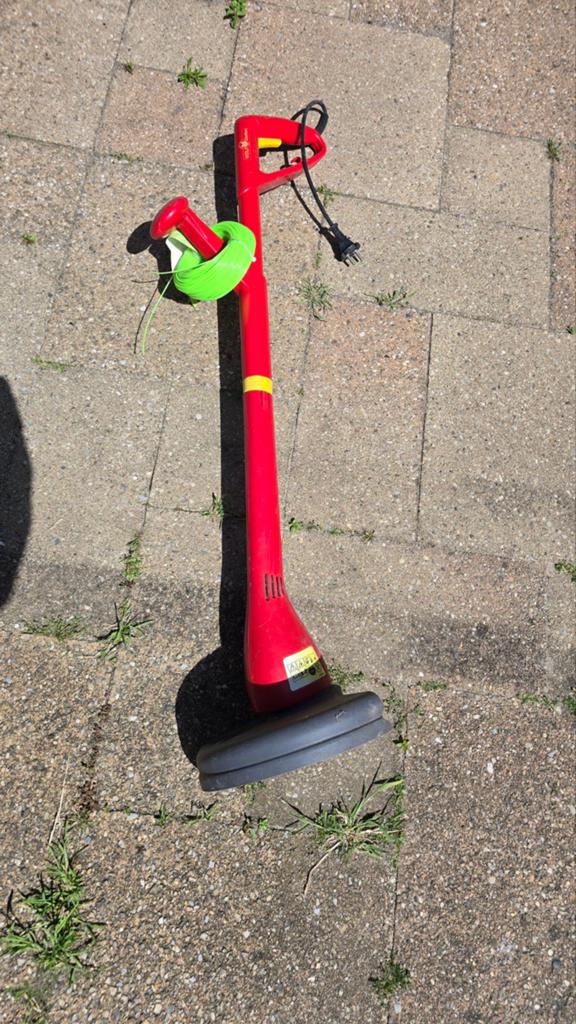 Elektrische grastrimmer - Rood, Ophalen, Cirkelmaaier, Gebruikt, Elektrische grasmaaier