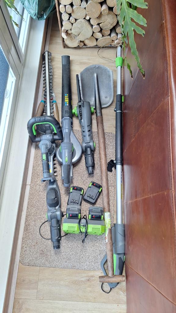 Complete set elektronische tuinapparatuur met accu's, Ophalen of Verzenden, Gebruikt, Overige soorten, EGO