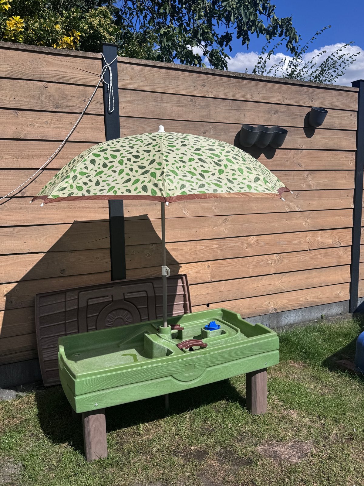 Zand- en watertafel met parasol, Ophalen, Gebruikt
