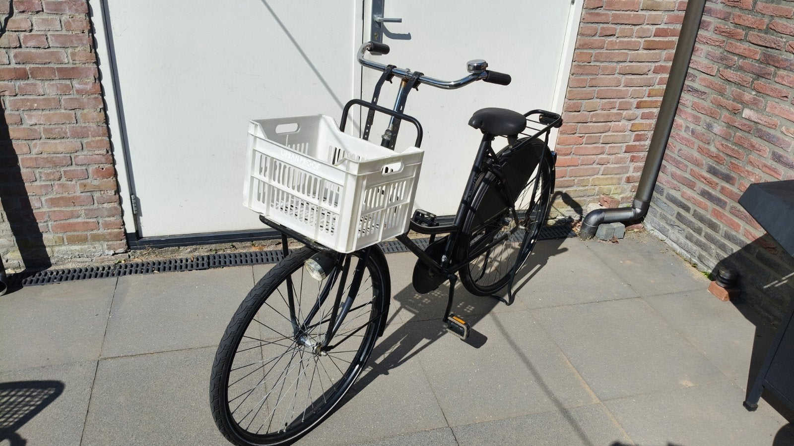 Zwarte omafiets 28 inch, met voordrager en krat, Terugtraprem, Ophalen, Overige merken, 53 tot 56 cm