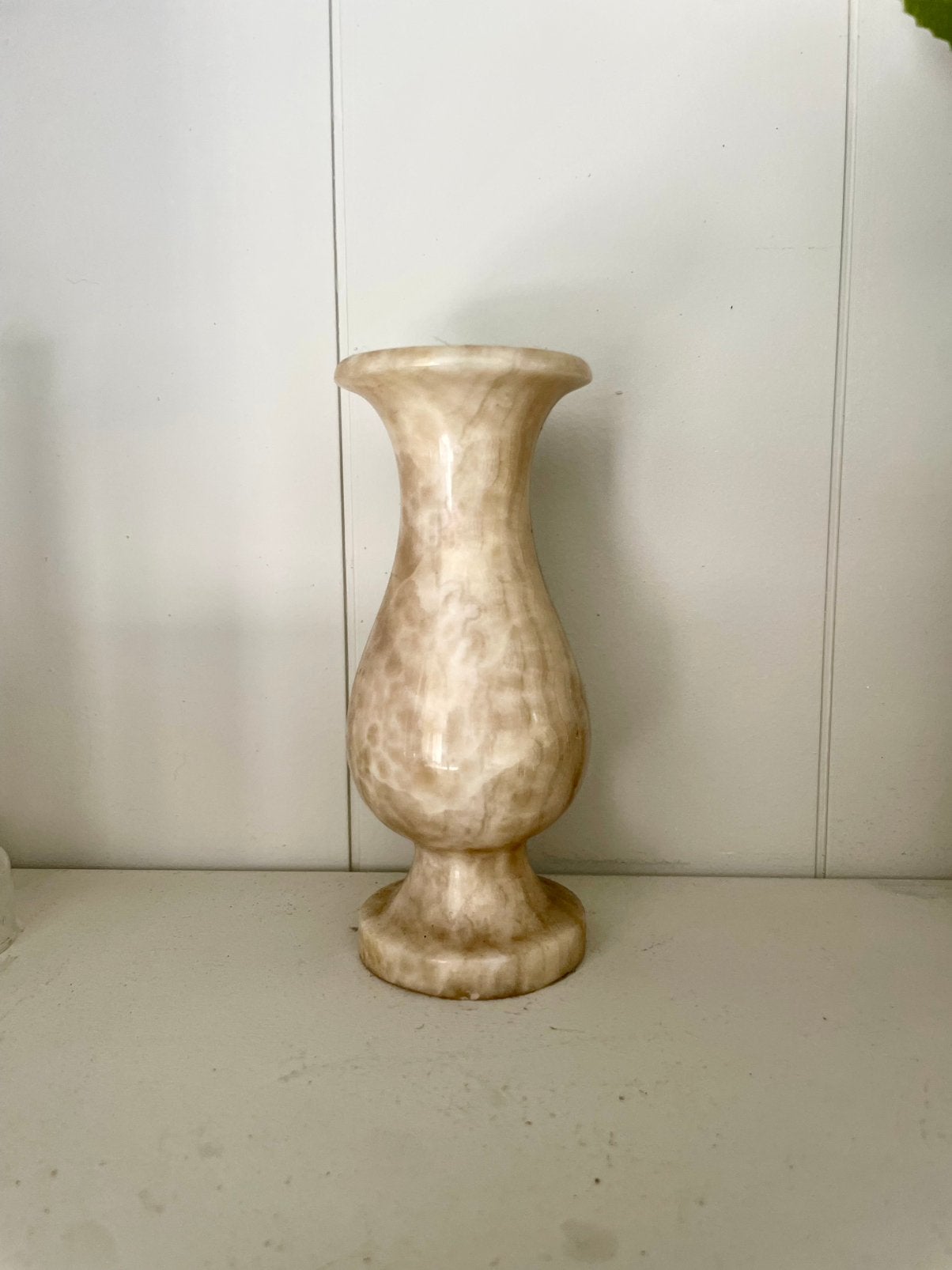 Beige marmeren natuursteen vaasje, Ophalen of Verzenden