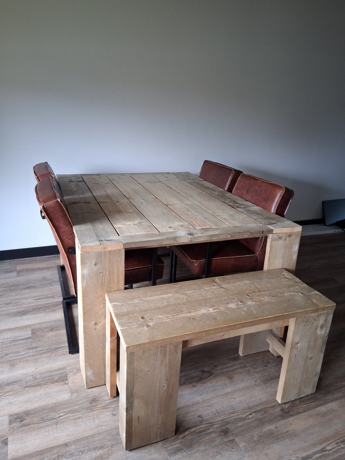Robuuste eettafel met 4 stoelen en bankje, Ophalen, Gebruikt, Landelijk, Industrieel, Robuust, 4 tot 6 stoelen