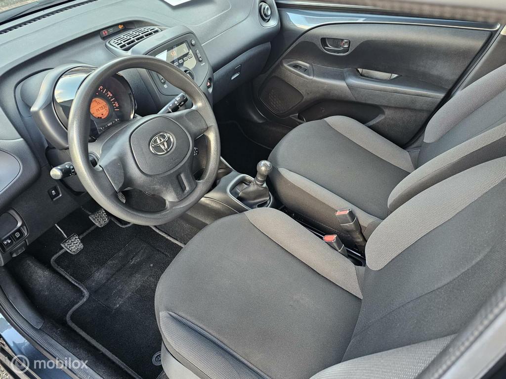 Toyota Aygo 1.0 VVT-i x-fun I Airco I LED I Elektr.-pakket I, Voorwielaandrijving, Gebruikt, Euro 6, 4 stoelen