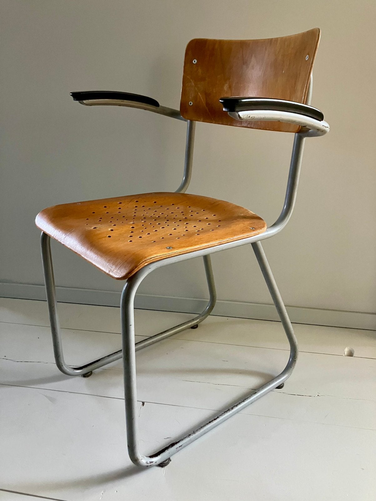 1x buisframe stoel met multiplex rug/zitting, Huis en Inrichting, Ophalen, Gebruikt, Design, Retro, Vintage, Bruin