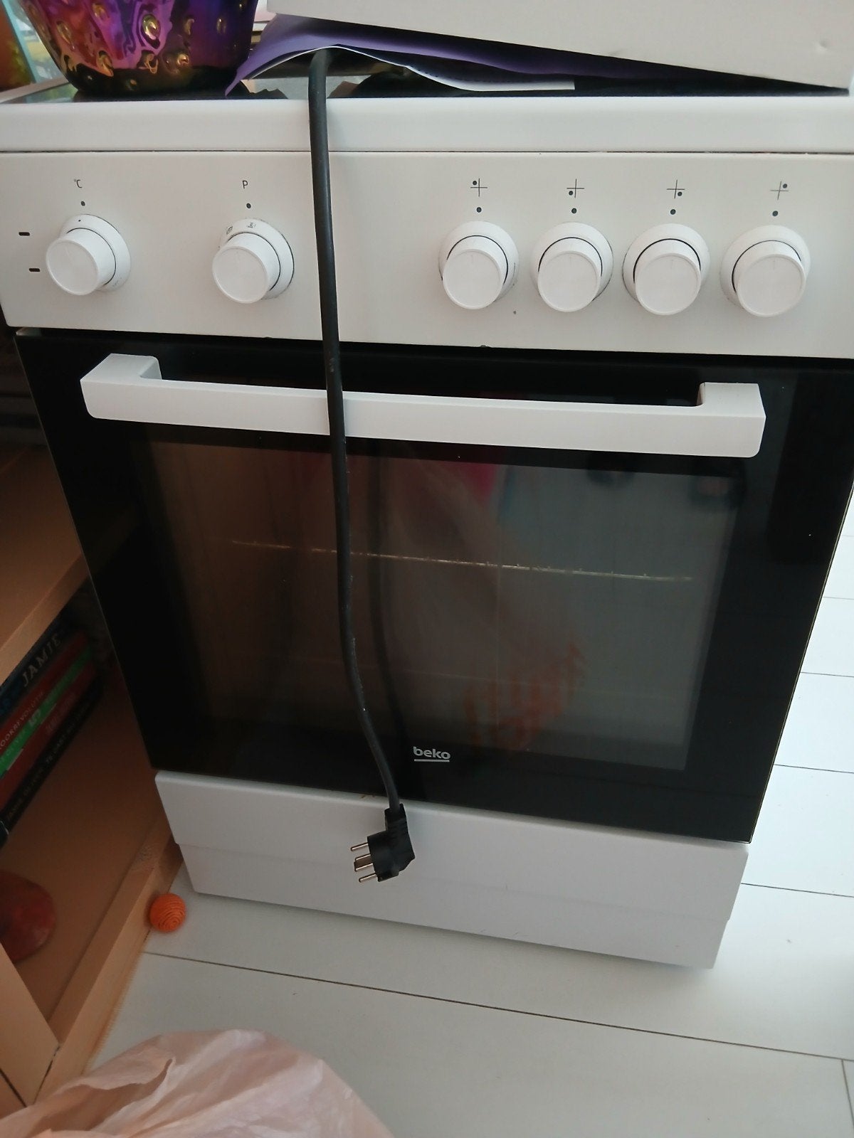 Beko fornuis - deels werkend, gratis halen voor oud ijz, Witgoed en Apparatuur, Fornuizen, 60 cm of meer, Niet werkend, Vrijstaand