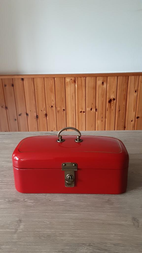 EMAILLE ROOD KOEKTROMMELTJE MET GOUDEN BIES., Antiek en Kunst, Antiek | Emaille, Ophalen of Verzenden