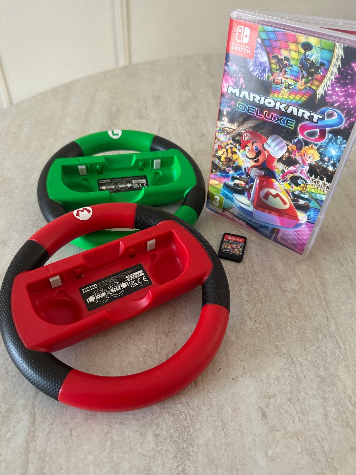 Mario Kart 8 Deluxe (Switch) + 2 stuurwielen, Racen en Vliegen, Eén computer, Ophalen of Verzenden, Zo goed als nieuw