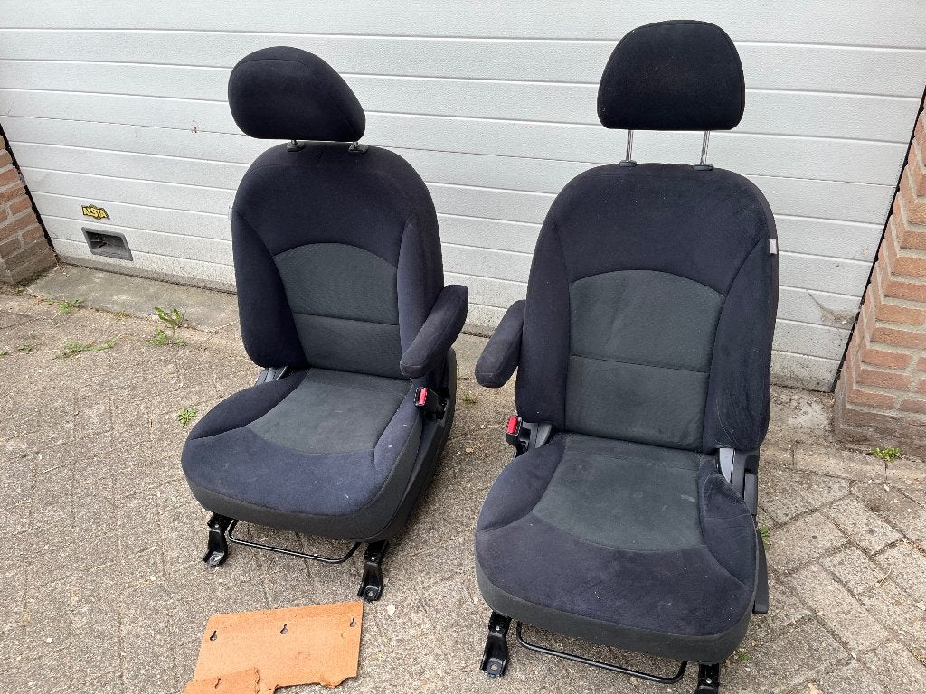 Autostoelen Mitsubishi Grandis - 7 zitplaatsen, Auto-onderdelen, Ophalen, Gebruikt, Mitsubishi