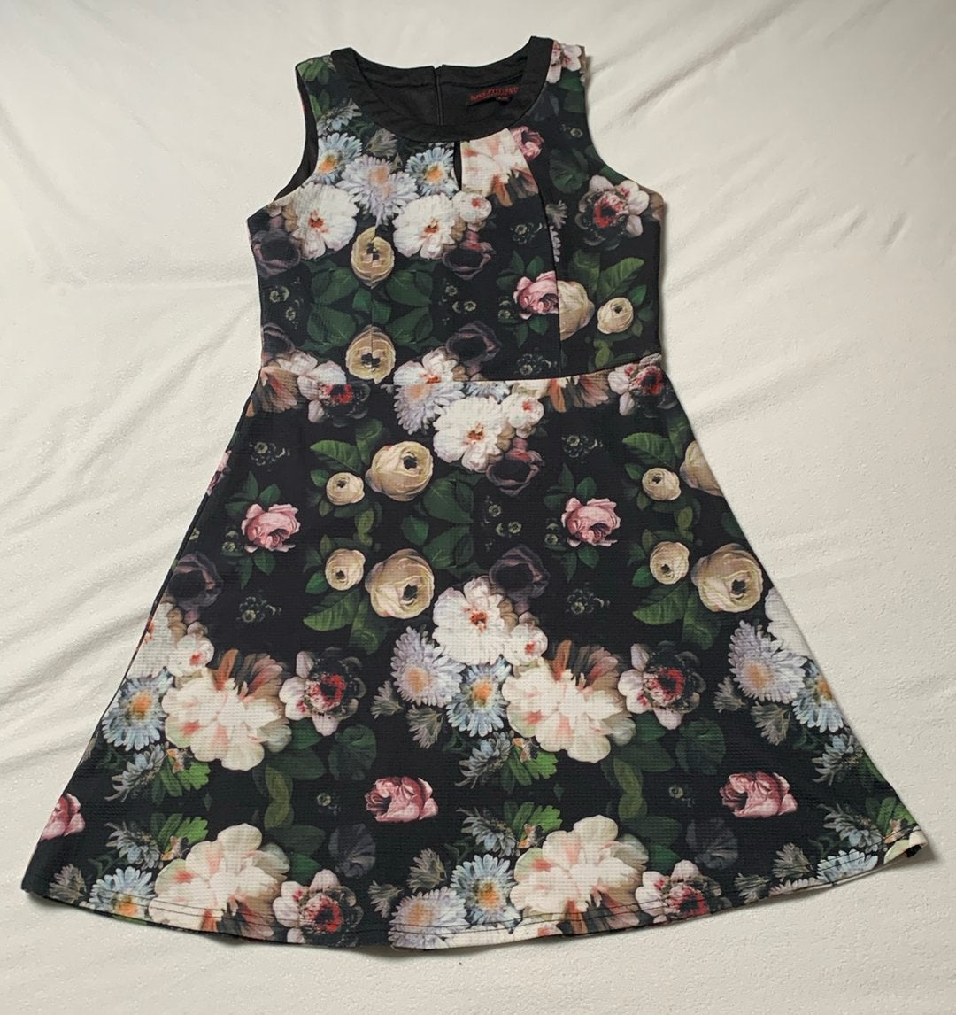 Zwarte bloemenjurk, Superstition, maat L/40, Kleding | Dames, Maat 38/40 (M), Zwart, Ophalen of Verzenden, Zo goed als nieuw