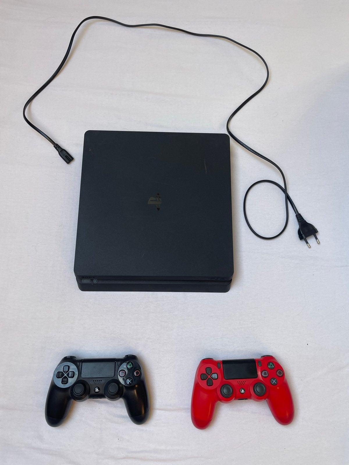 PlayStation 4 Slim met 2 controllers, Spelcomputers en Games, Spelcomputers | Sony PlayStation 4, Ophalen, Met 2 controllers, Slim