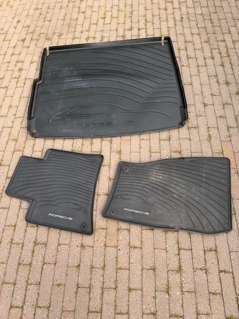 Porsche Cayenne rubberen vloermatten 2010-2012, Ophalen, Gebruikt