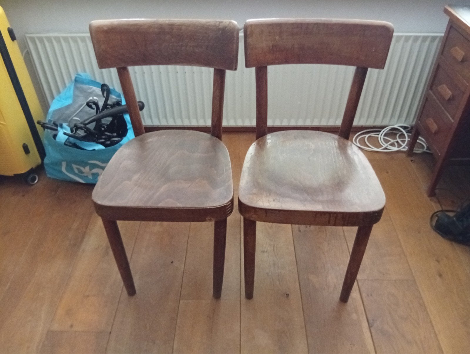 Set van 2 vintage houten stoelen, Antiek en Kunst, Ophalen