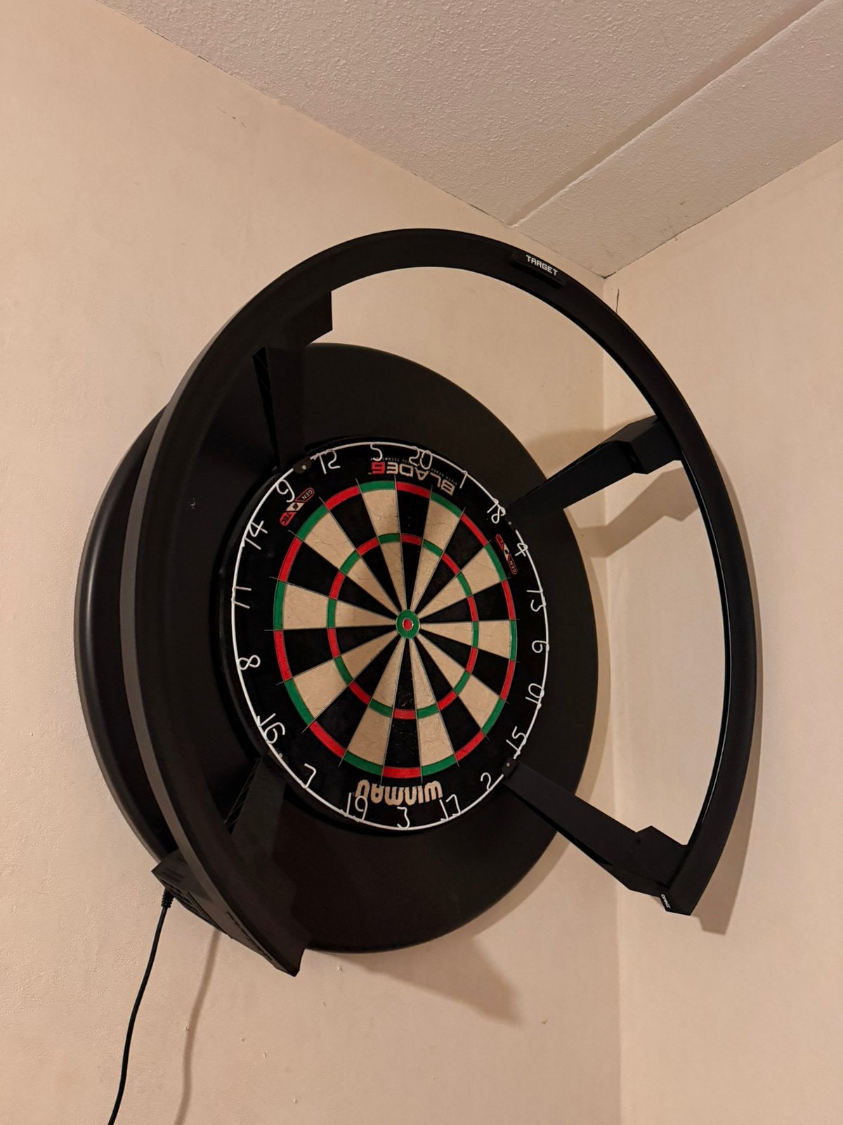 Complete dart set (target omni/winmau 6blade/surround, Sport en Fitness, Ophalen, Gebruikt, Dartbord