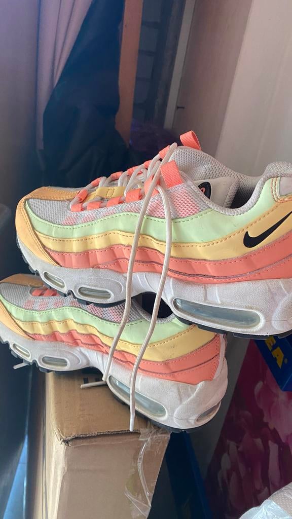 Nike Air Max 95 CZ5659-600 - Maat 35.5, Ophalen of Verzenden, Zo goed als nieuw, Overige kleuren, Sneakers of Gympen