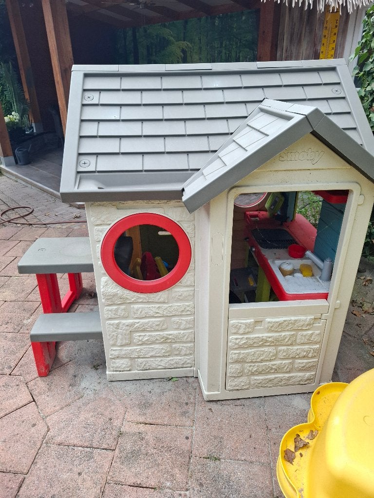Smoby Speelhuisje met keuken en picknicktafel, Ophalen, Gebruikt, Plastic