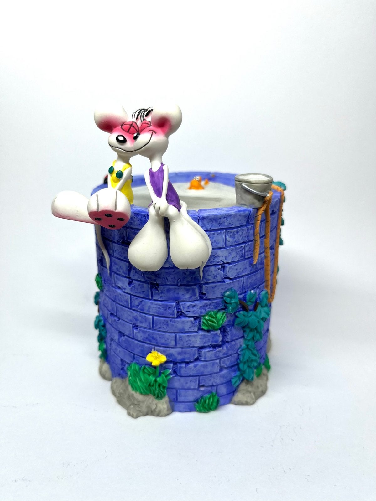 Diddl aan de waterput spaarpot, Verzamelen, Ophalen of Verzenden, Verschillende figuren, Zo goed als nieuw, Beeldje of Figuurtje