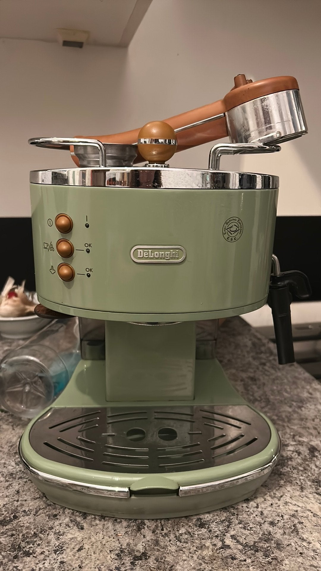 Cute green DeLonghi espresso machine, Ophalen of Verzenden, Zo goed als nieuw, Espresso apparaat