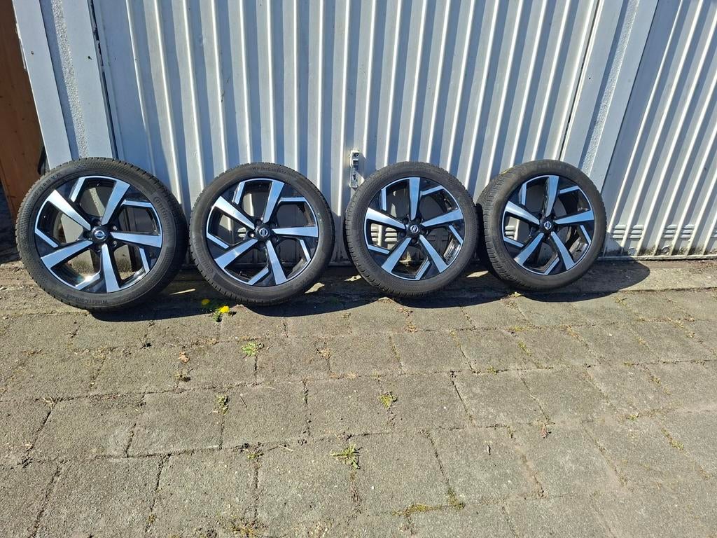 Nissan Tekna velgen met winterbanden 245x45x19  5mm profiel, Auto-onderdelen, Banden en Velgen, Ophalen, Gebruikt, Banden en Velgen