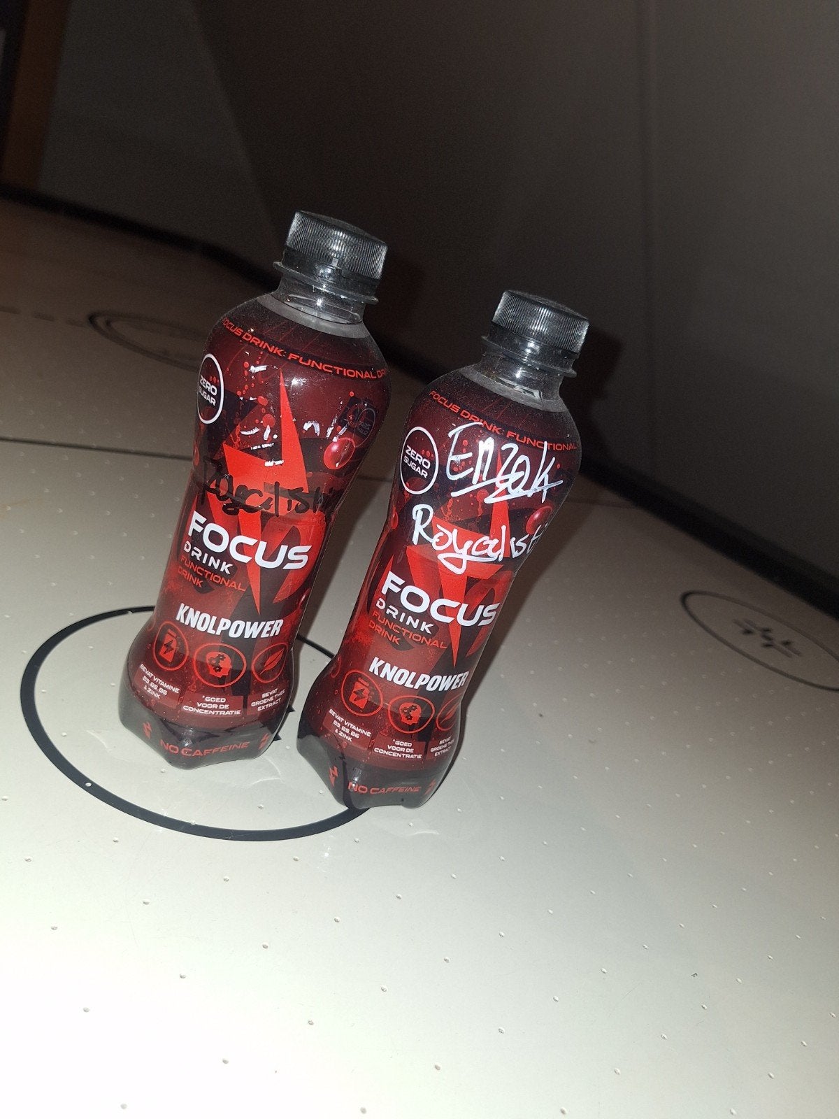 Focus Drink Flesjes met Handtekening Enzo Knol en Royalisti, Ophalen of Verzenden
