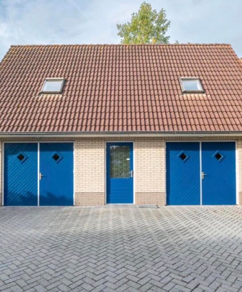 Hardhouten dubbele garagedeuren met kozijnen zelf demonteren, Ophalen, Garagedeur, Zo goed als nieuw, Hout