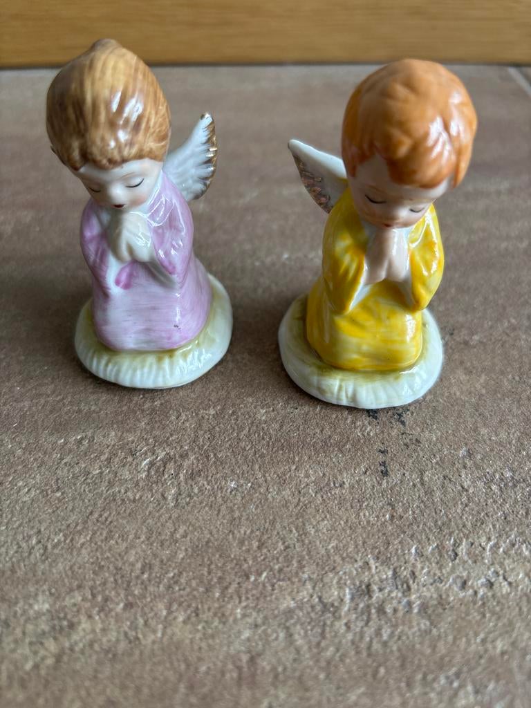 2 schattige engeltjes beeldjes, biddend, porselein, Antiek en Kunst, Ophalen of Verzenden