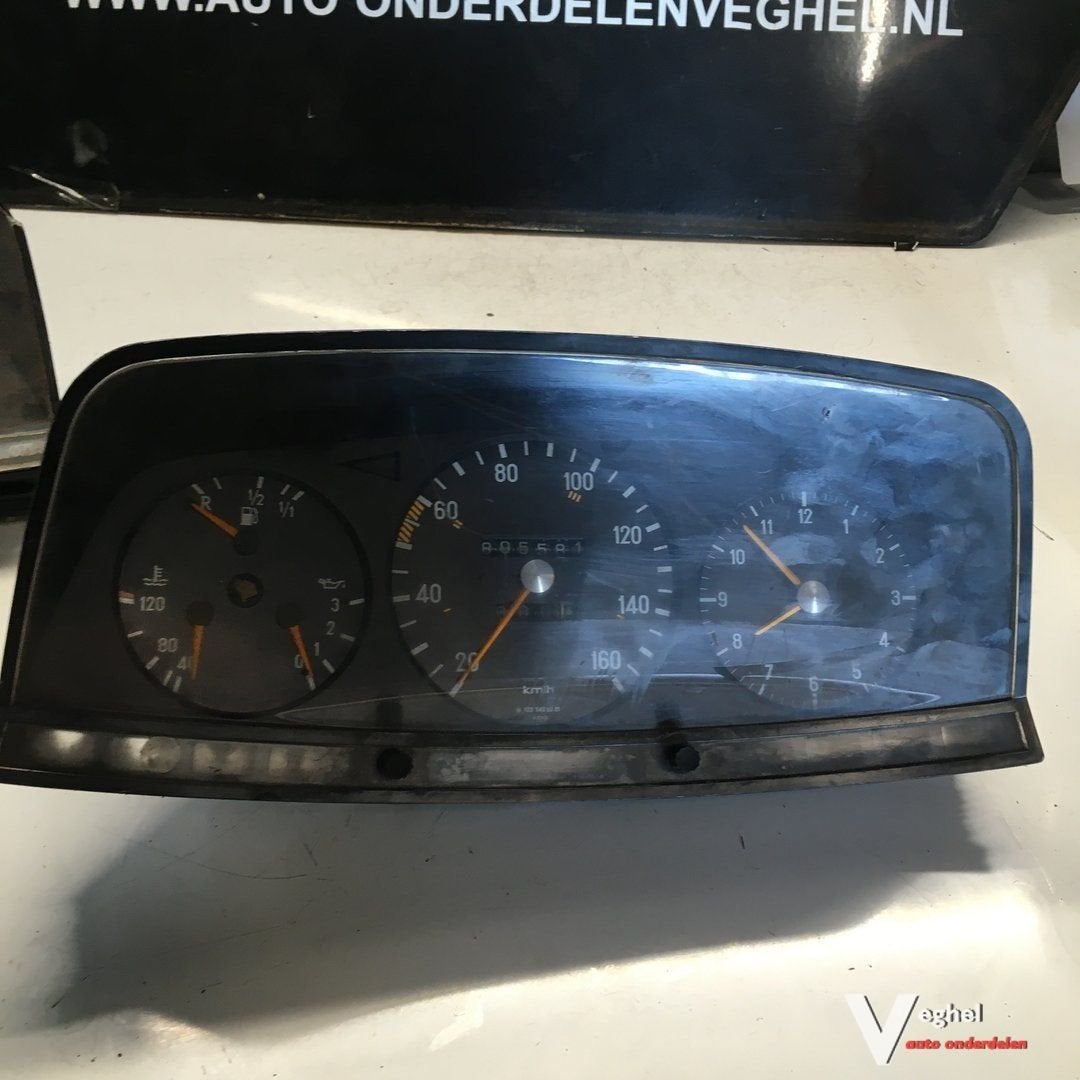 Mercedes W123 Km Tellerklok 123 542 0201  (glas los ), Gebruikt, -, -, Ophalen of Verzenden