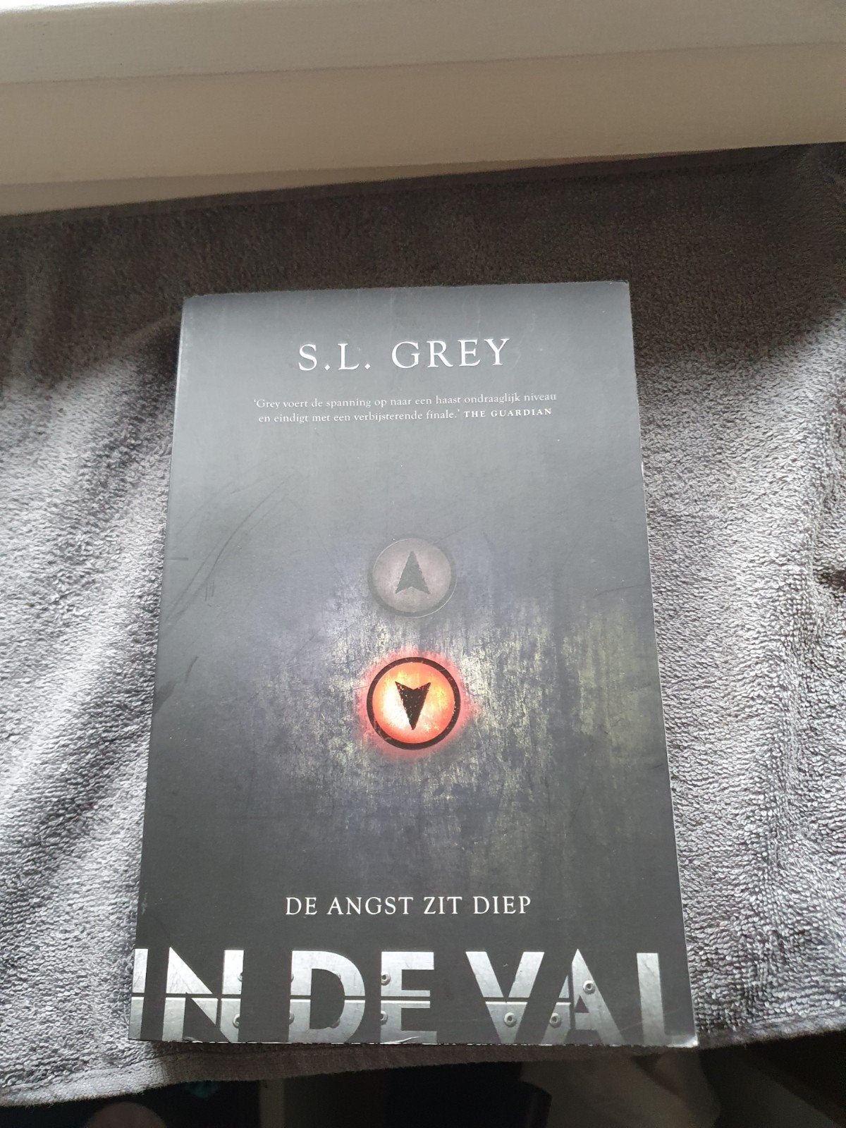 In de Val - S.L. Grey (Thriller), Ophalen of Verzenden, Gelezen, S.L. Grey, Wereld overig