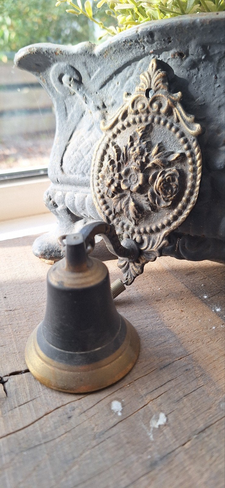Antieke Messing (Deur)bel met Sierlijke Wandplaat, Ophalen of Verzenden