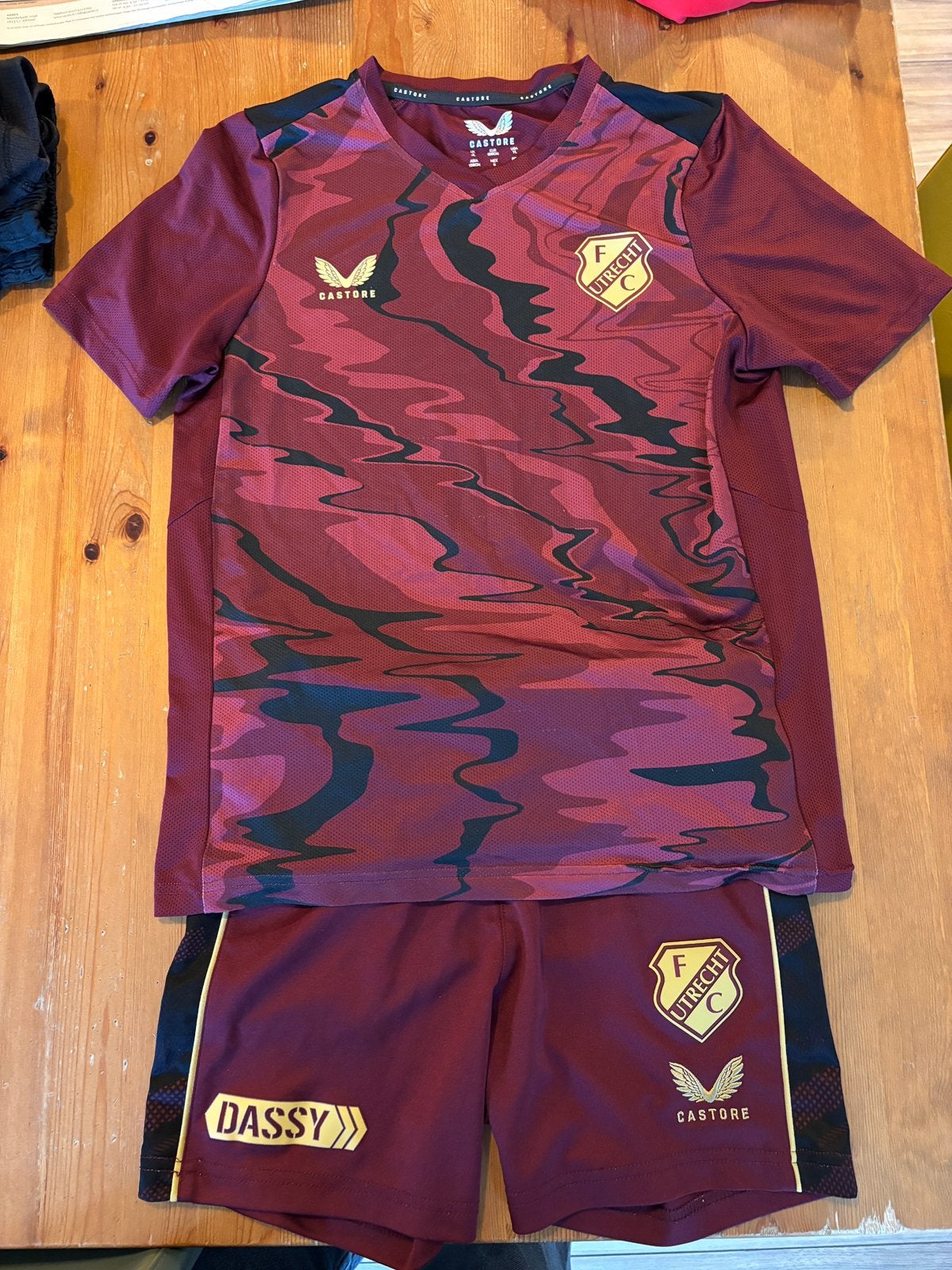 FC Utrecht tenue 146-158, Maat XS of kleiner, Ophalen of Verzenden, Zo goed als nieuw, Shirt