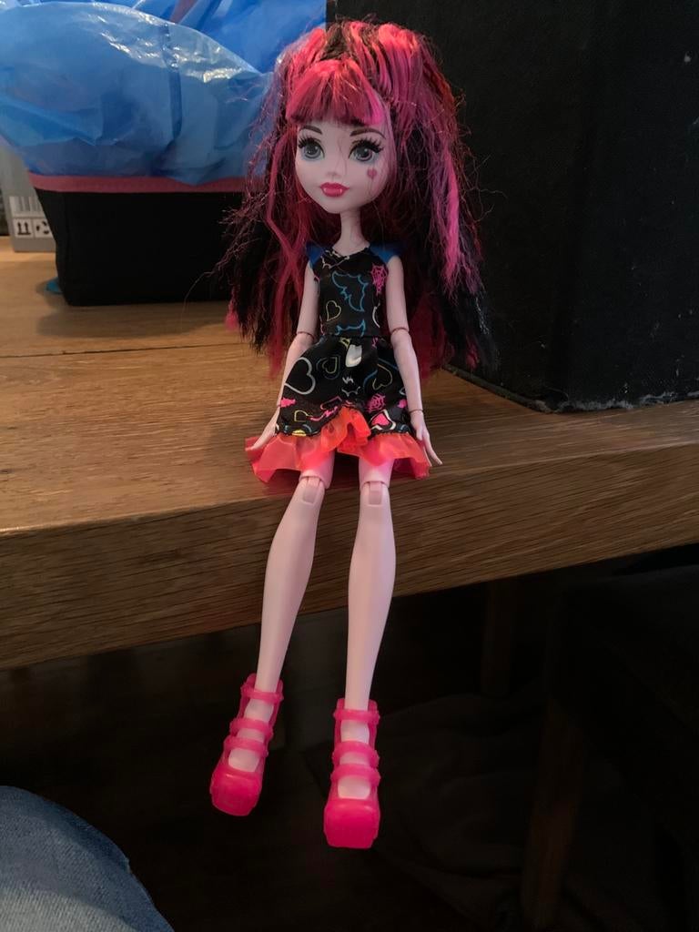 Monster High pop, specifiek het personage Draculaura., Ophalen of Verzenden, Zo goed als nieuw, Pop