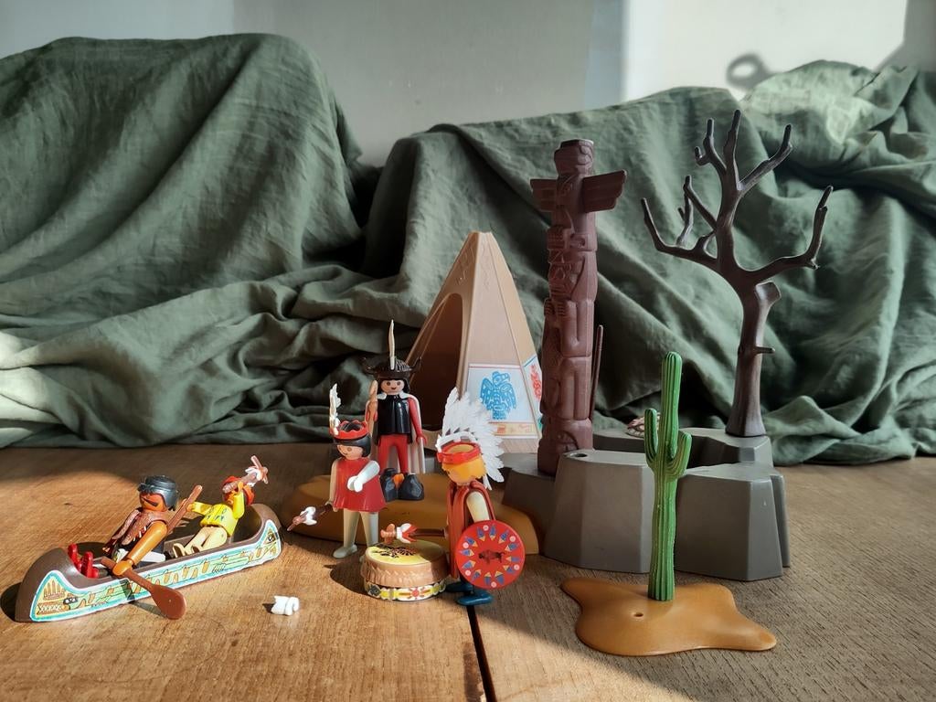 Playmobil Indianen set met kano, tipi en totempaal, Ophalen of Verzenden, Gebruikt, Jongen of Meisje