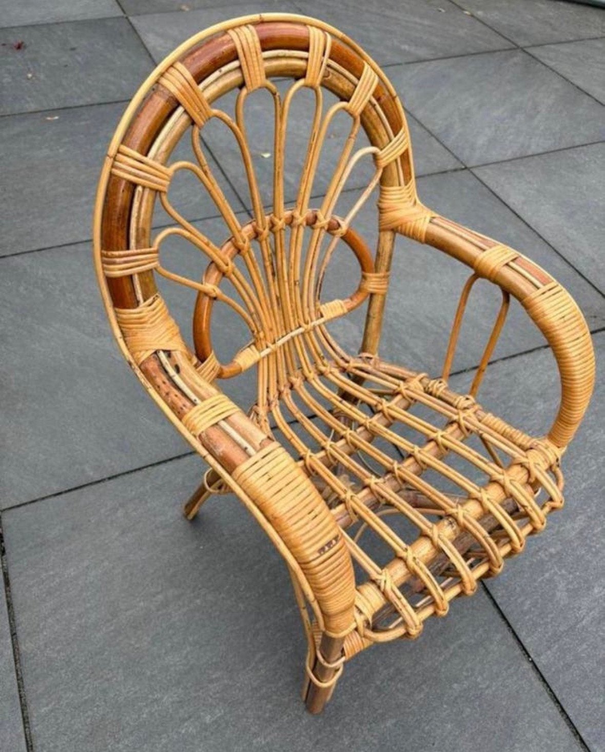Rotan kinderstoel, Kinderen en Baby's, Kinderkamer | Tafels en Stoelen, Ophalen, Zo goed als nieuw