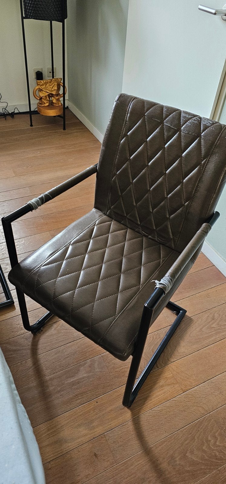 Gratis af te halen: 8 bruine eetkamerstoelen, Ophalen, Gebruikt, Bruin, Industrieel, Modern