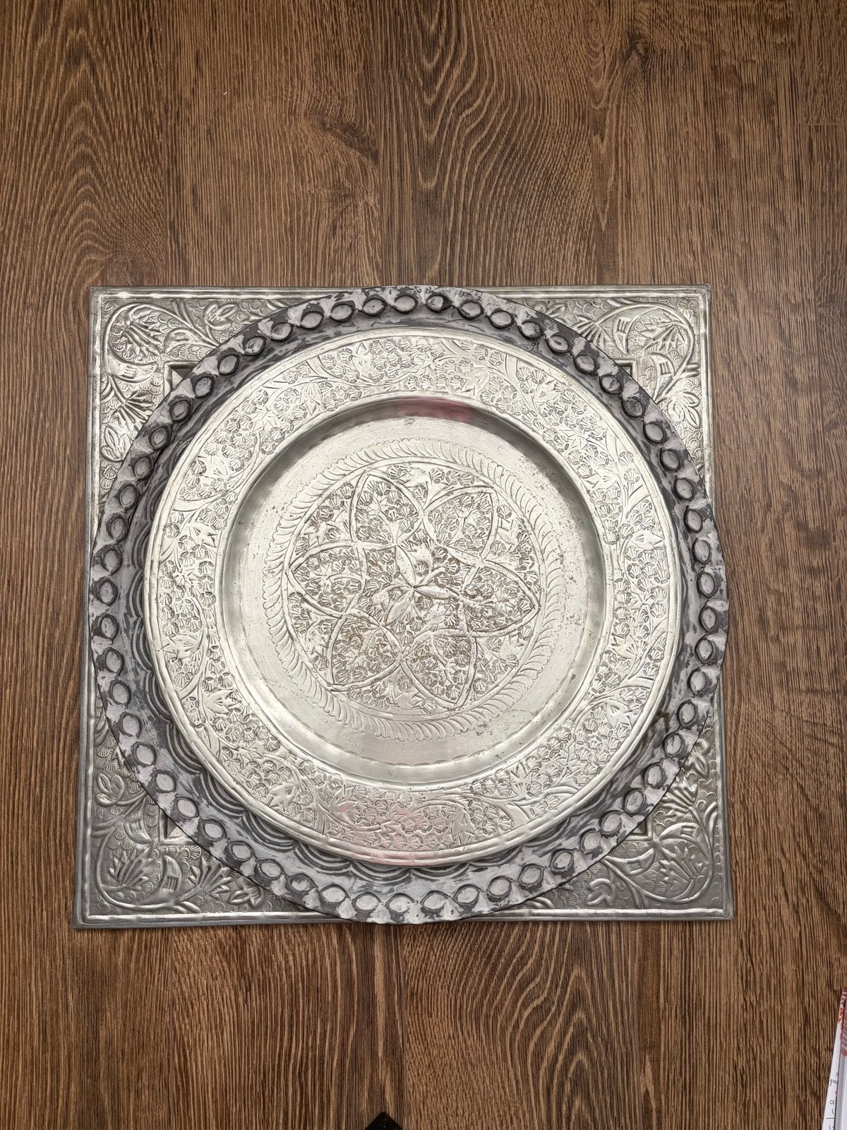 Decoratieve metalen schalen - 58 cm hoog en breed, Ophalen